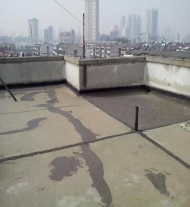 怀化市漏水维修 楼顶漏水是什么原因，楼顶漏水维修方法是什么?